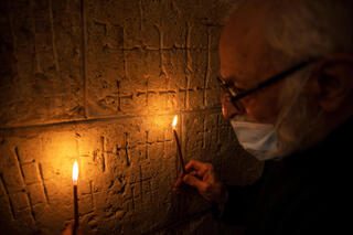 Investigadores israelíes afirman haber resuelto el misterio de las cruces grabadas en el Santo Sepulcro